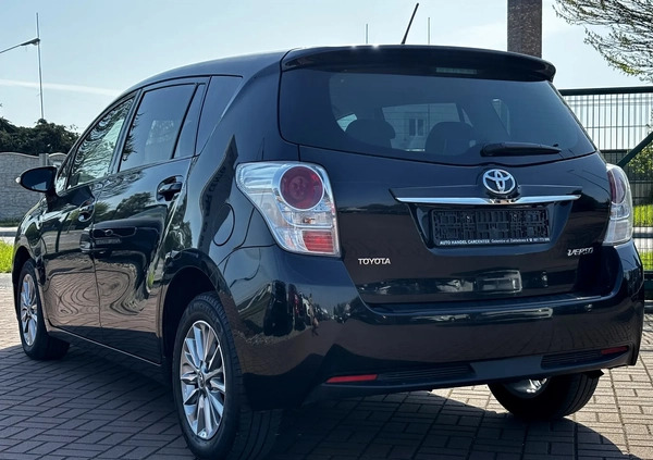 Toyota Verso cena 57999 przebieg: 118000, rok produkcji 2016 z Józefów małe 301
